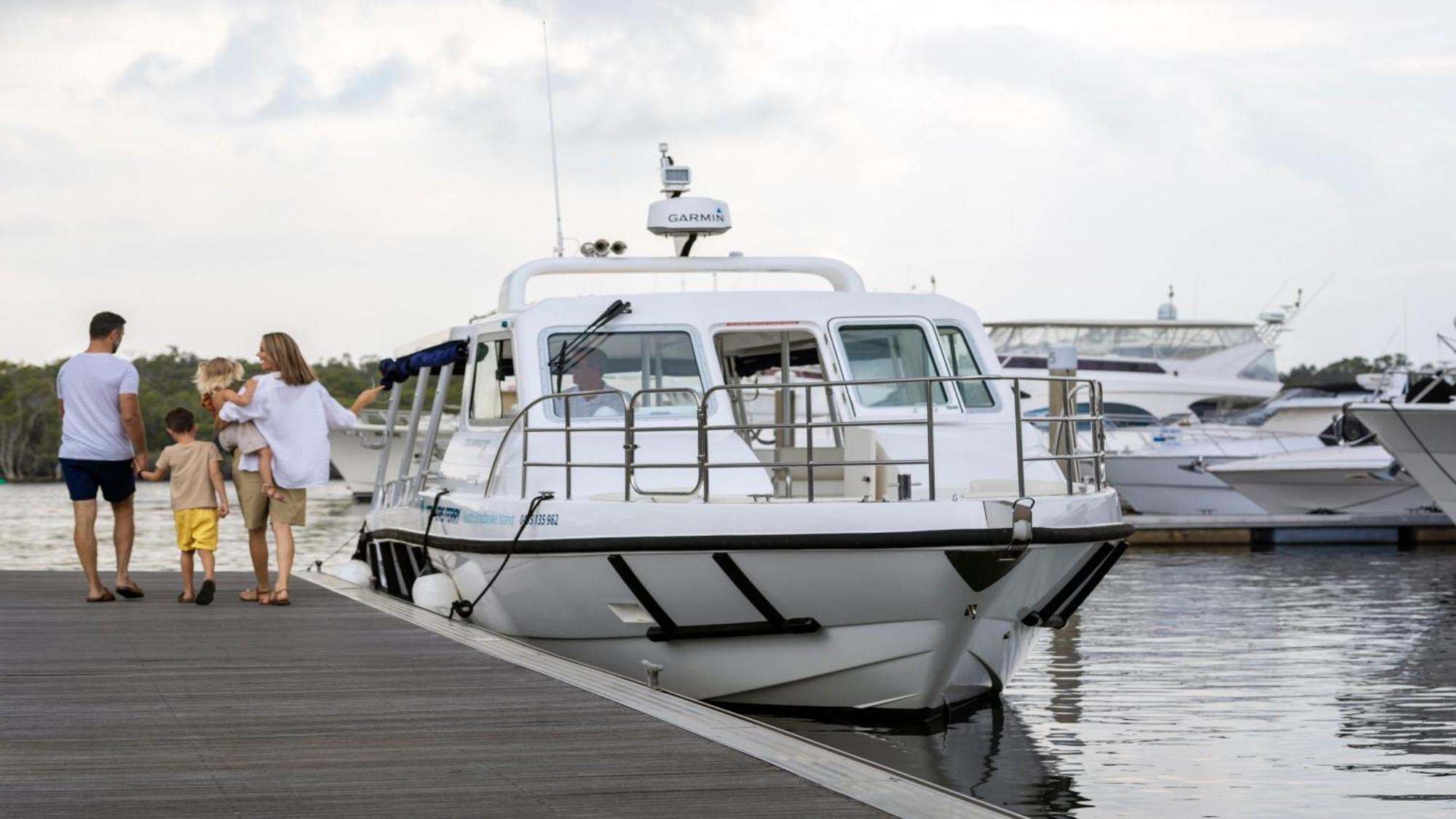 洲际神仙湾度假酒店 黄金海岸 外观 照片 A 2007 40' Sabre 40 Salon Express